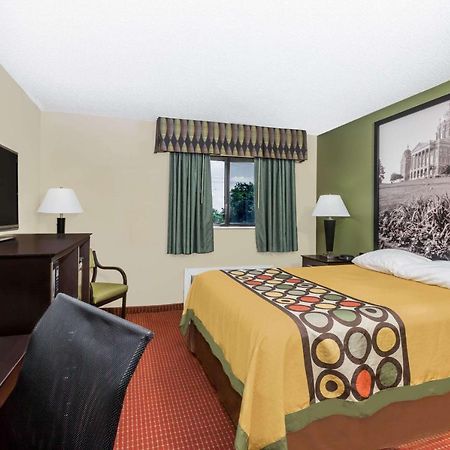 Super 8 By Wyndham Grinnell Ia Ngoại thất bức ảnh