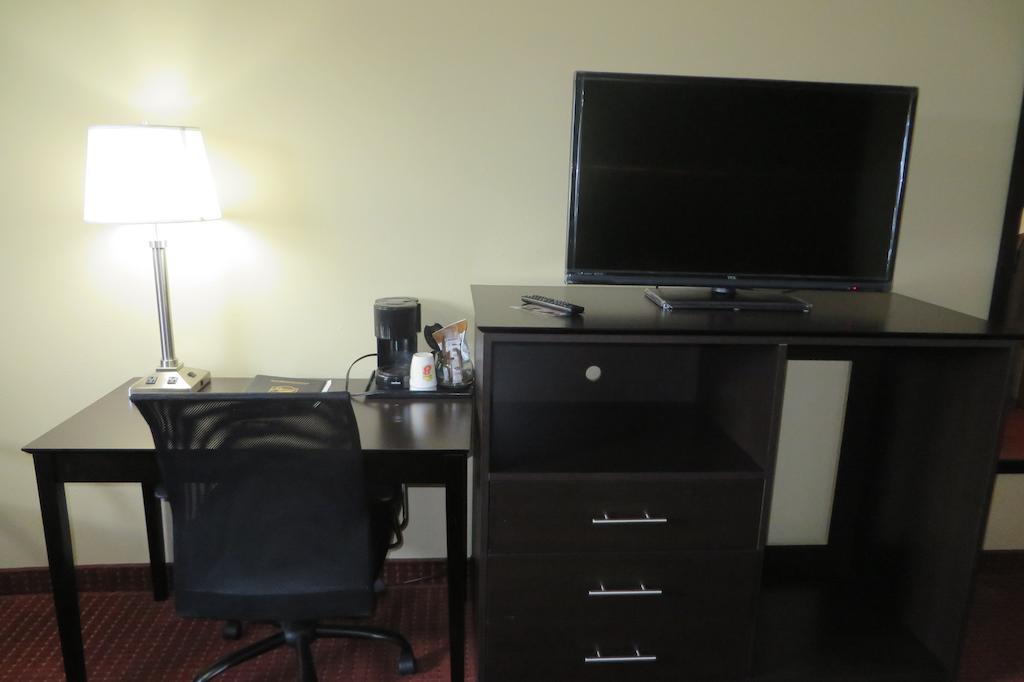 Super 8 By Wyndham Grinnell Ia Phòng bức ảnh