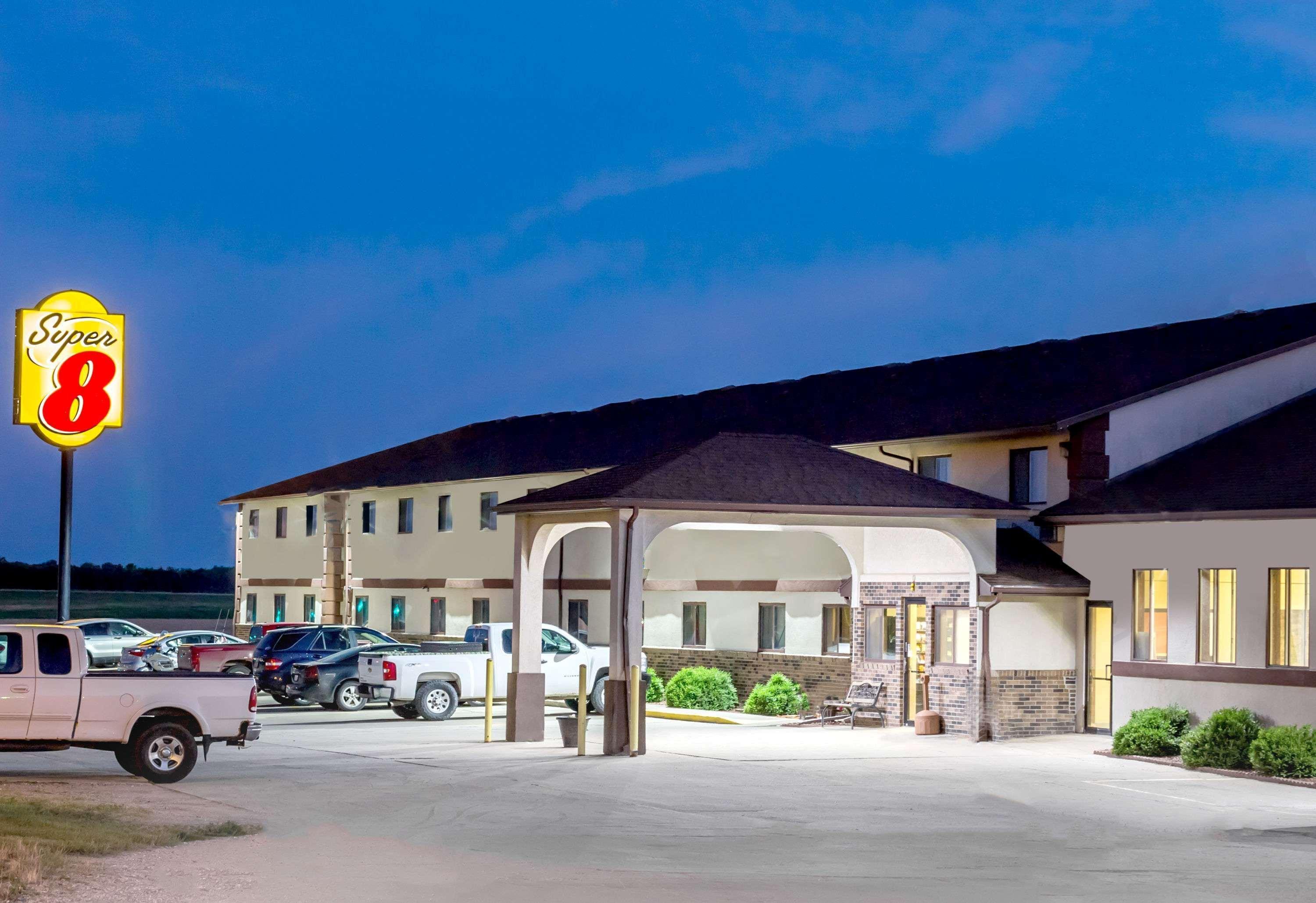 Super 8 By Wyndham Grinnell Ia Ngoại thất bức ảnh