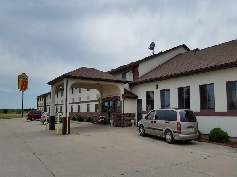 Super 8 By Wyndham Grinnell Ia Ngoại thất bức ảnh