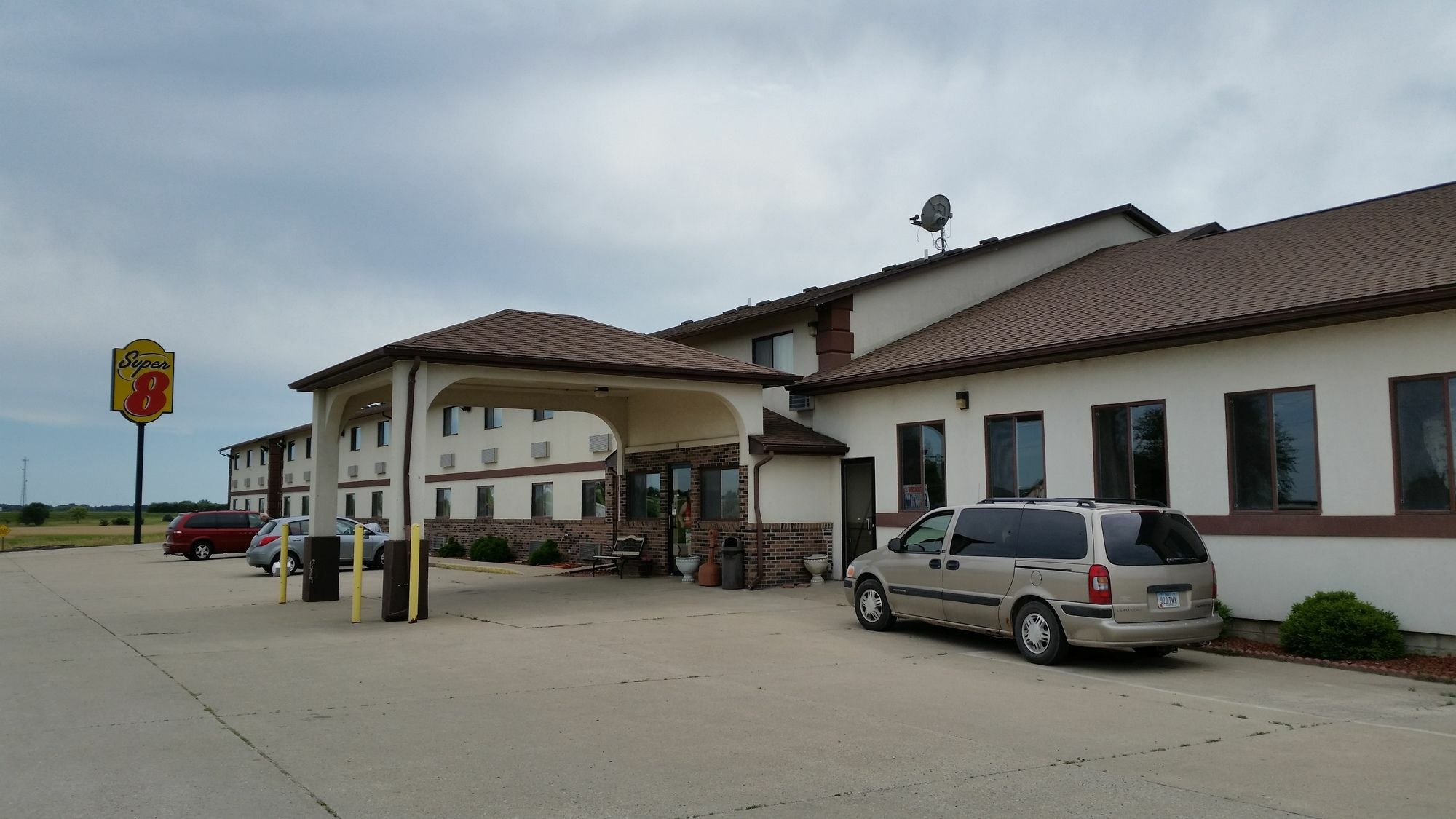 Super 8 By Wyndham Grinnell Ia Ngoại thất bức ảnh